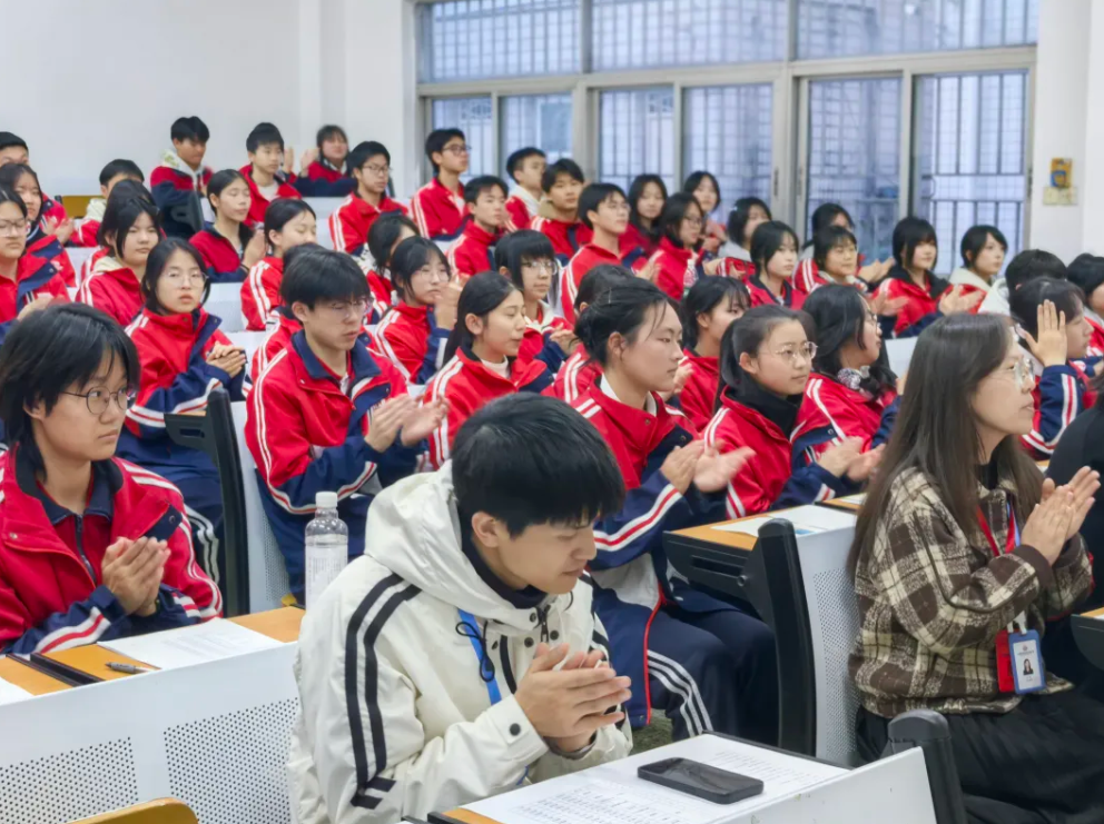 薪火相传守初心 砥砺奋进启新程——成都市武侯区艺高学校2026年春季团学换届活动暨第一次团学大会