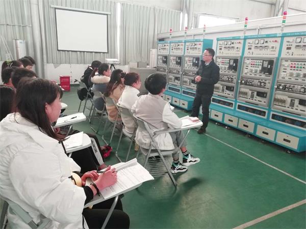 我校组织2017级铁道及乘务专业学生 深入高职院校开展对口专业教学实习
