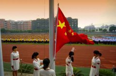 我校2013-2014学年度下期首次升旗仪式